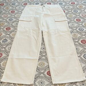NWOT YMI white wide leg cargo jeans, size 9/29.